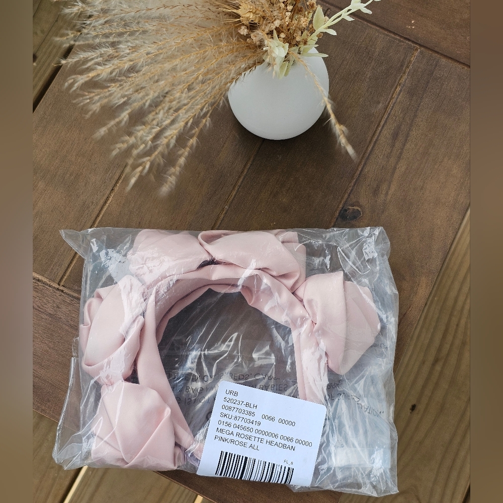 Urban Outfitters Mega Rosette Satin Headband in Blush Pink - Picture 6 of 9
